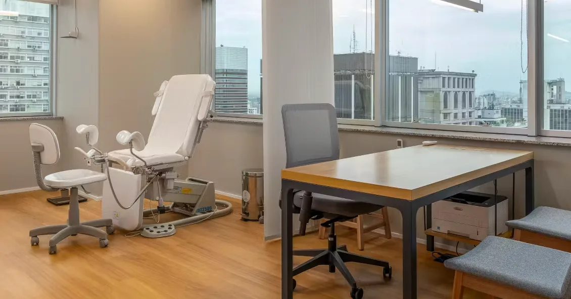 Recepção do consultório da Dra. Clara Madureira na Av. Paulista